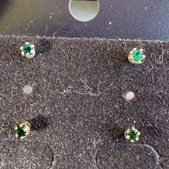 Jewelry - VTG Green Stud Earrings Set Gold Tone Small Minimalist Jewelry Set of 2 Pairs‎